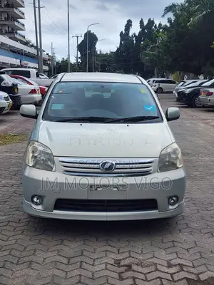Toyota Raum 2009 Blue