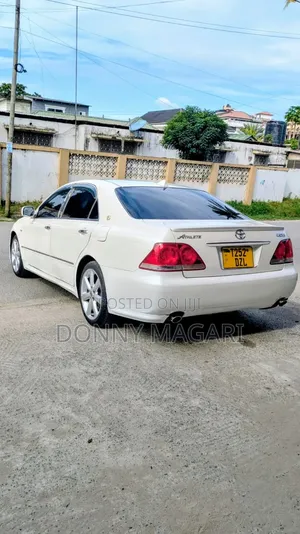 Toyota Crown 2006 White