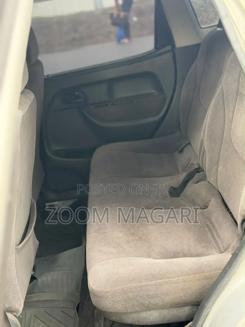 Suzuki Swift 2002 Silver