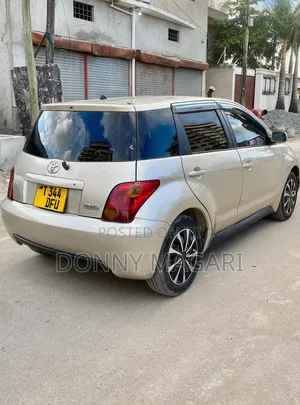 Toyota IST 2004 Gold