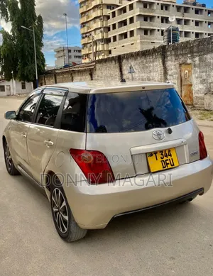 Toyota IST 2004 Gold