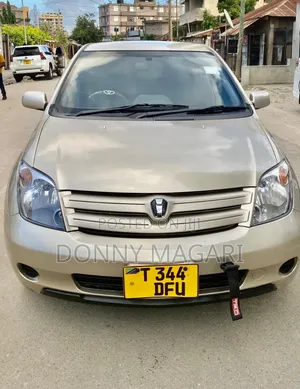 Toyota IST 2004 Gold