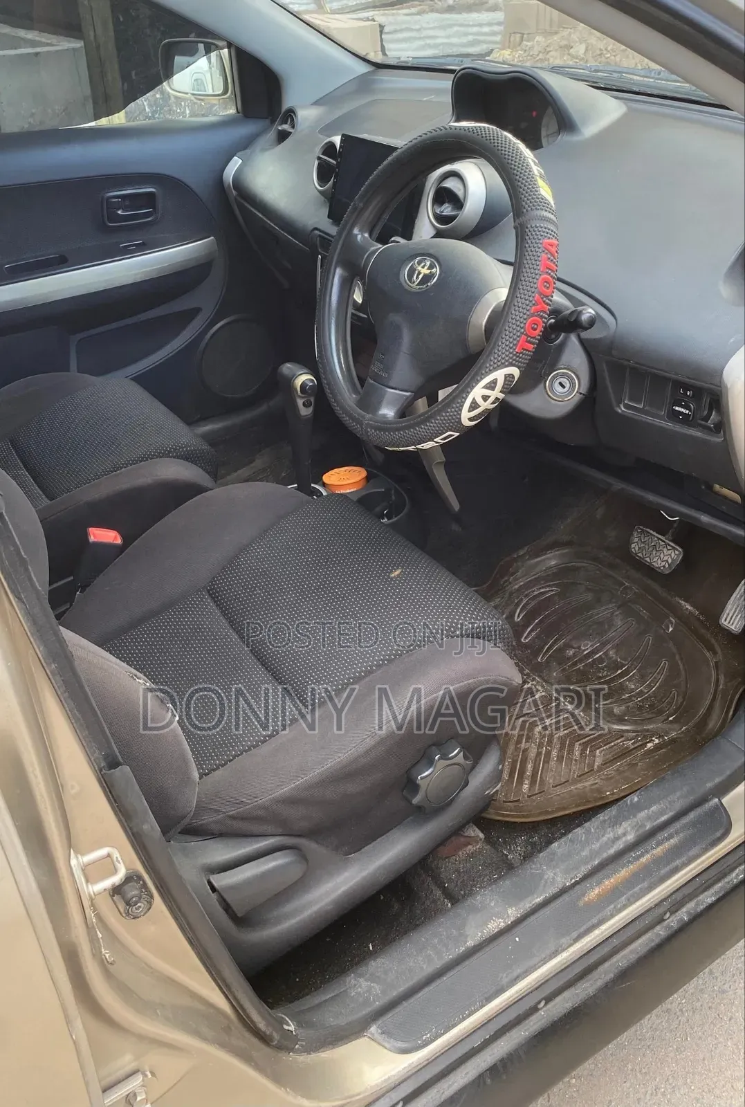 Toyota IST 2004 Gold