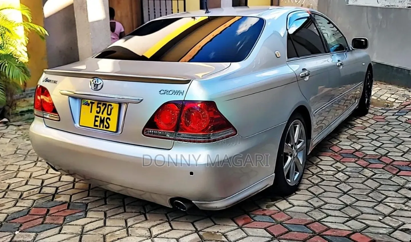 Toyota Crown Royale 2005 Silver