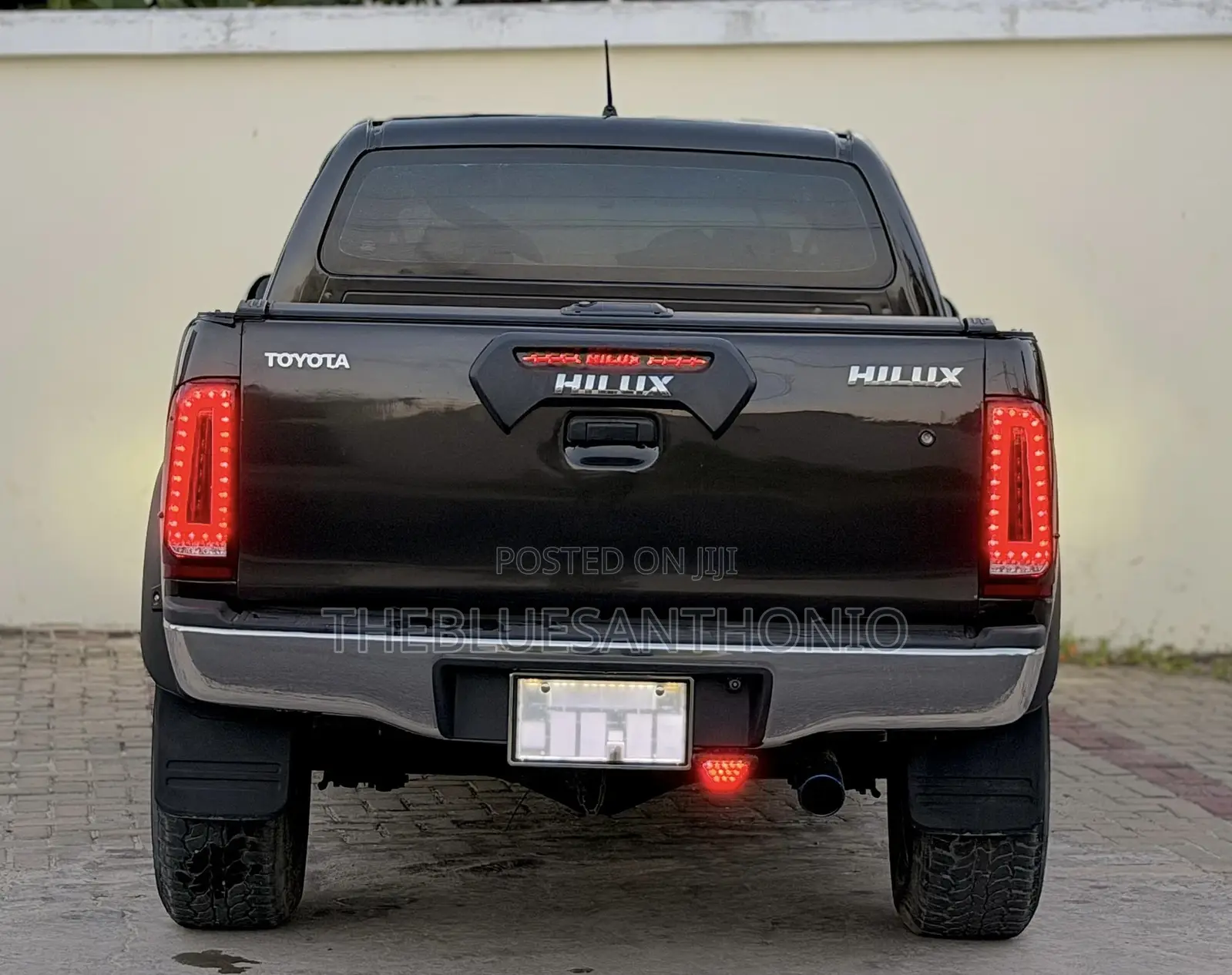 Toyota Hilux 2013 Black