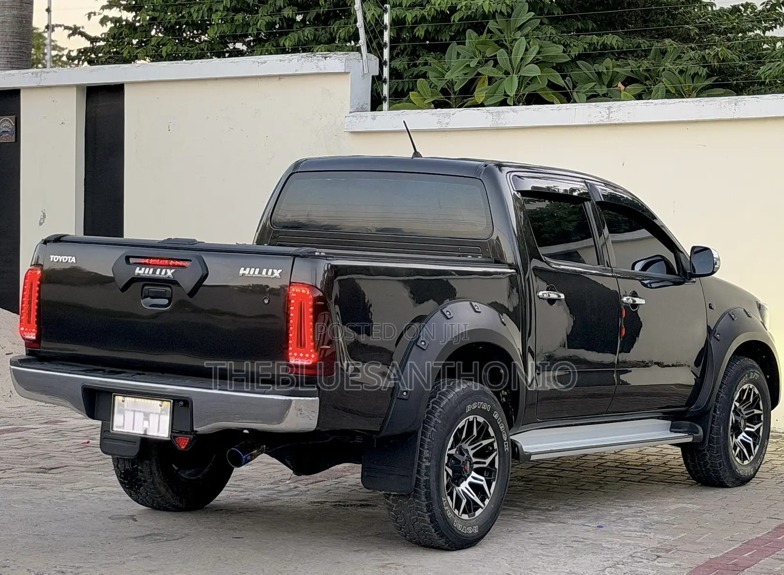 Toyota Hilux 2013 Black