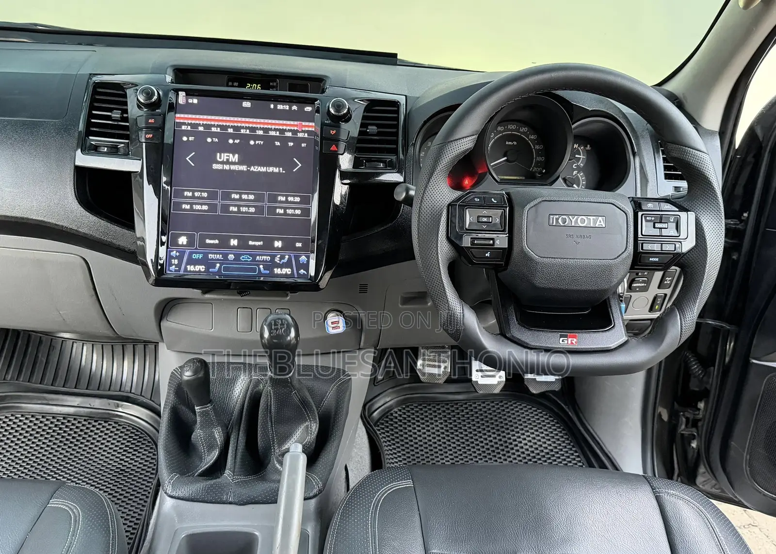 Toyota Hilux 2013 Black