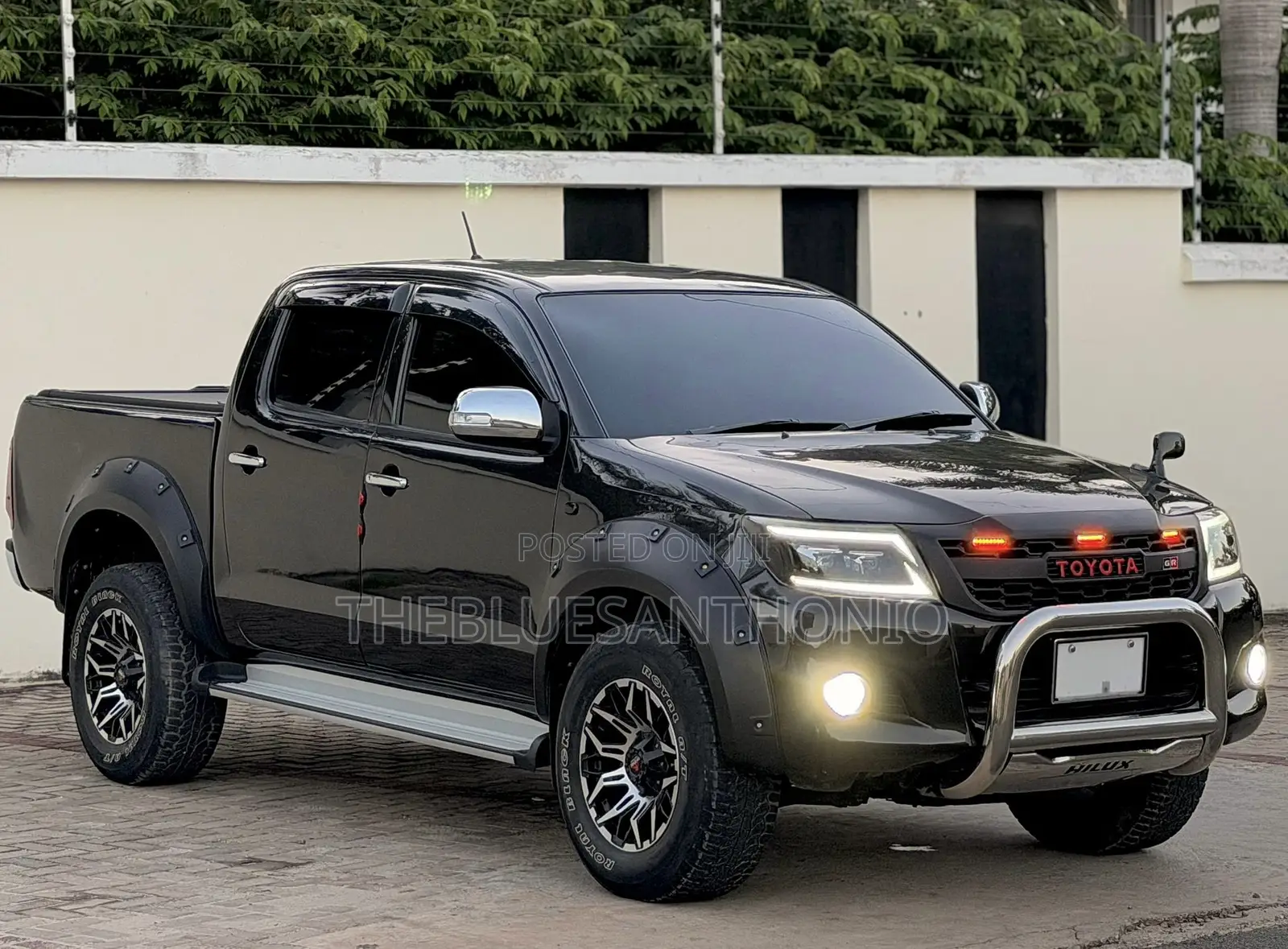 Toyota Hilux 2013 Black