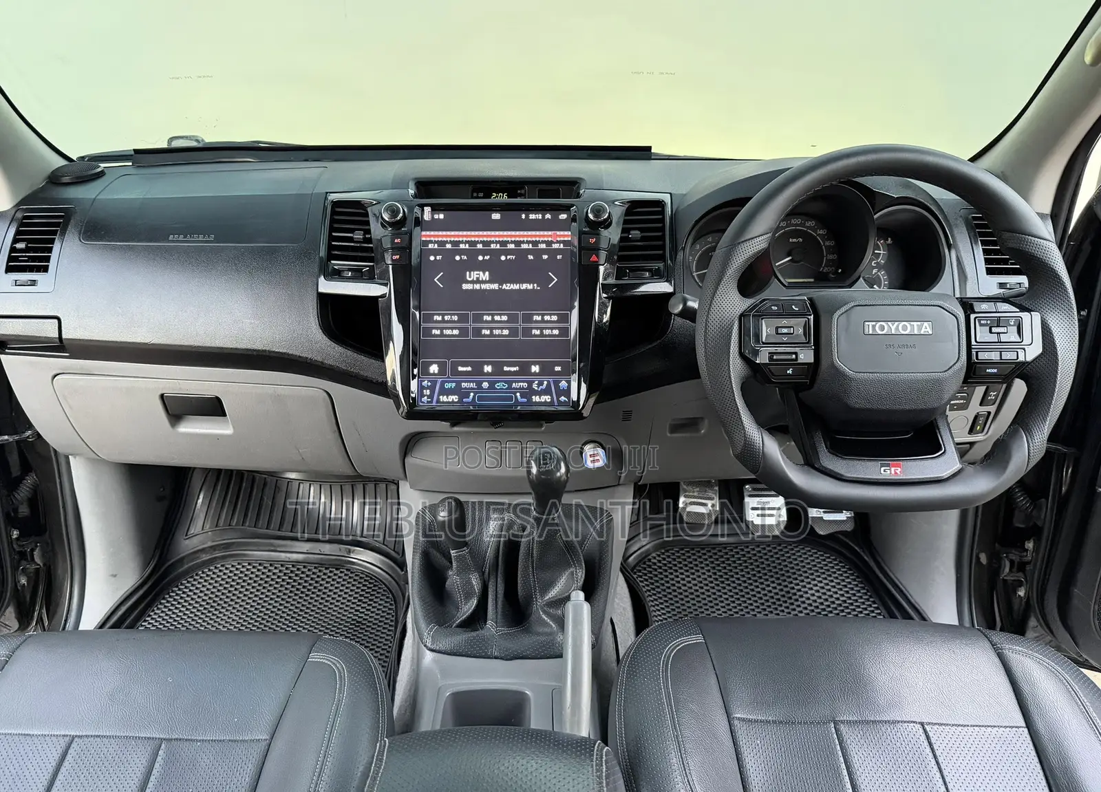 Toyota Hilux 2013 Black