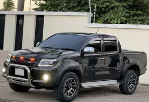Toyota Hilux 2013 Black