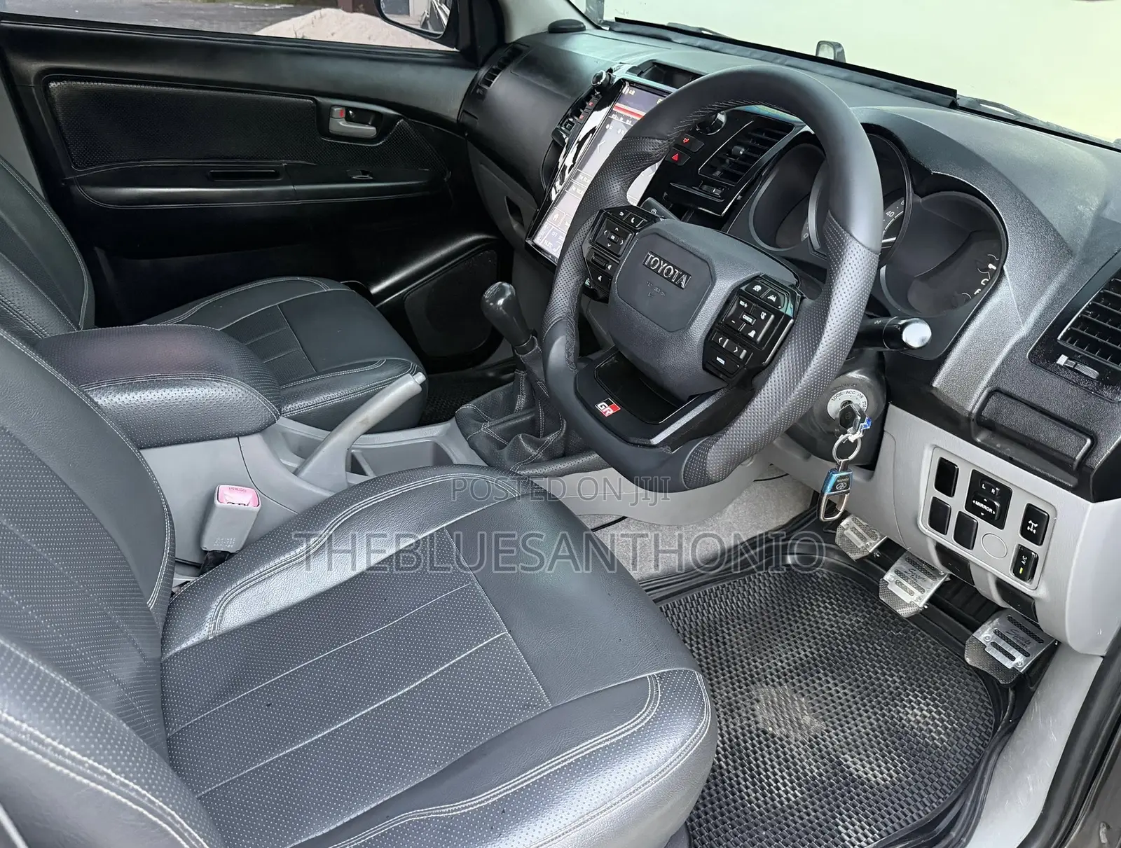Toyota Hilux 2013 Black