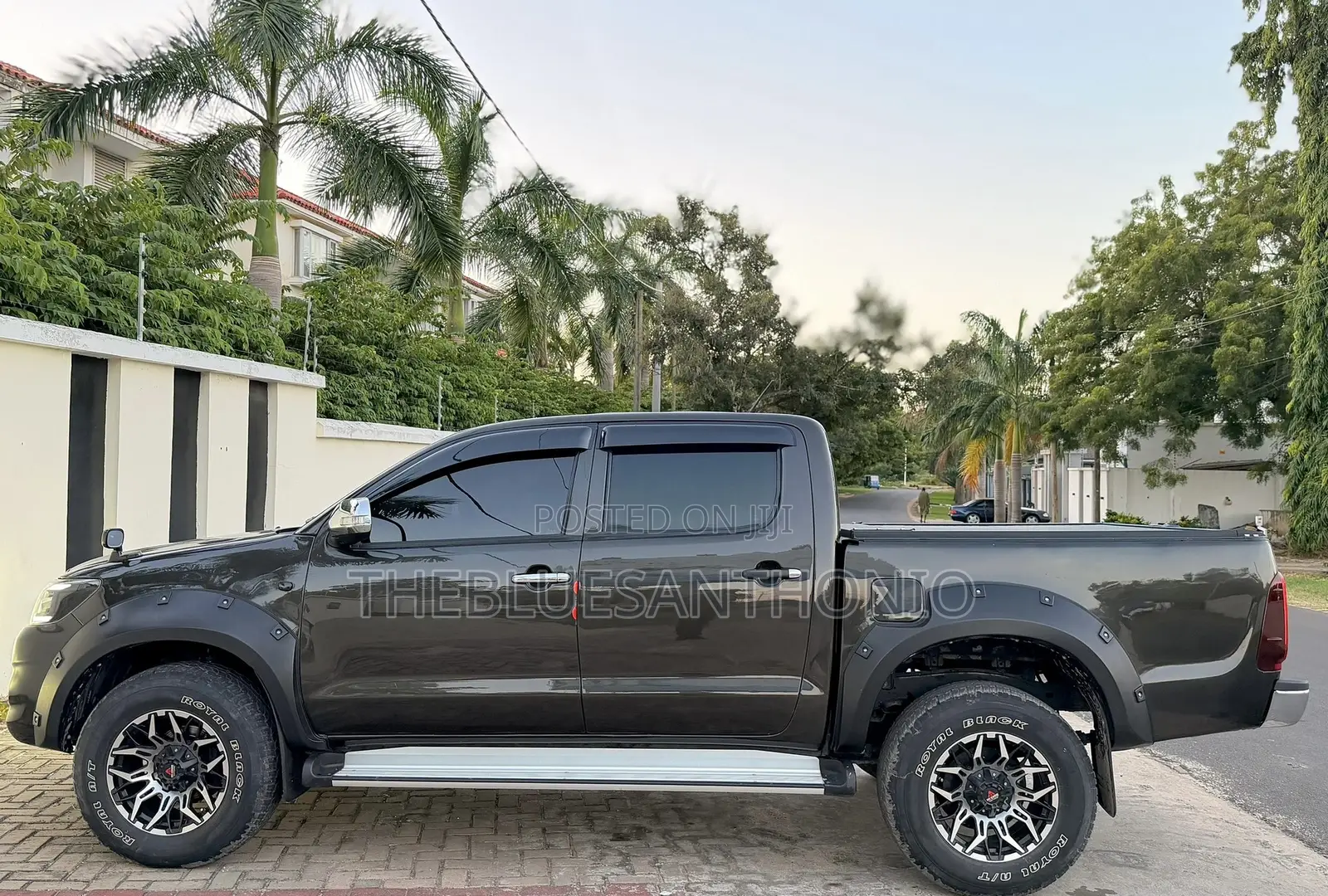 Toyota Hilux 2013 Black