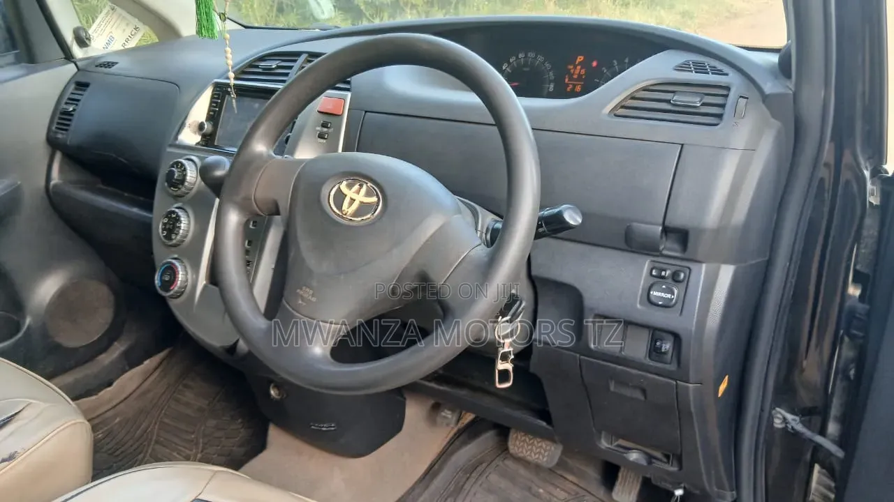 Toyota Ractis 2007 Black