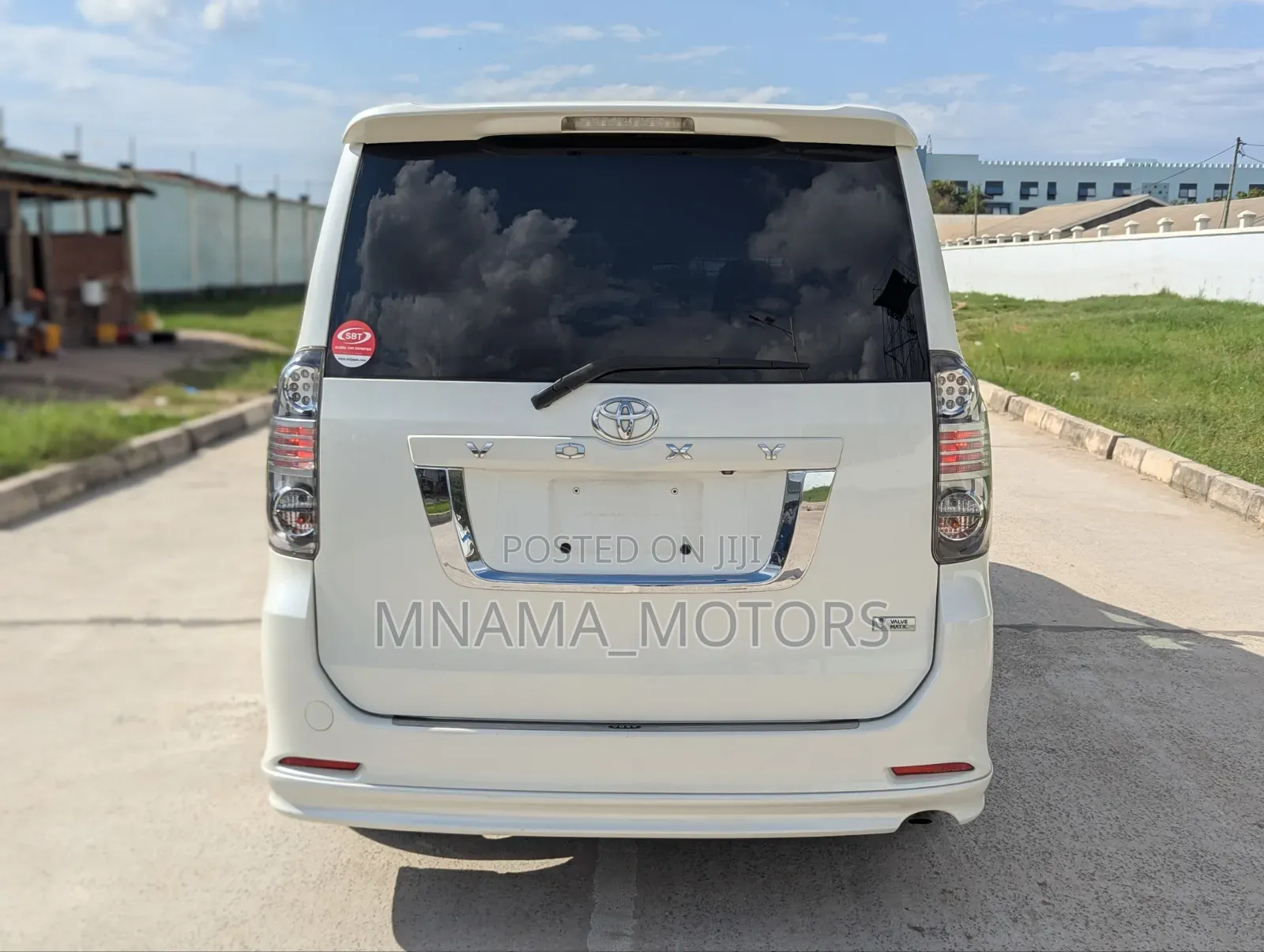 Toyota Voxy 2007 White