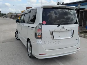 Toyota Voxy 2007 White