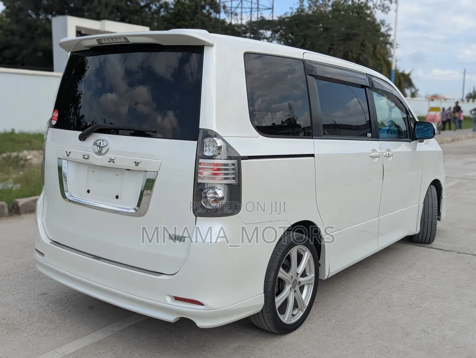 Toyota Voxy 2007 White