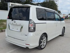 Toyota Voxy 2007 White