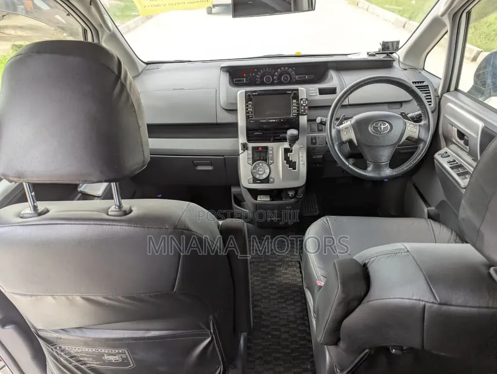 Toyota Voxy 2007 White