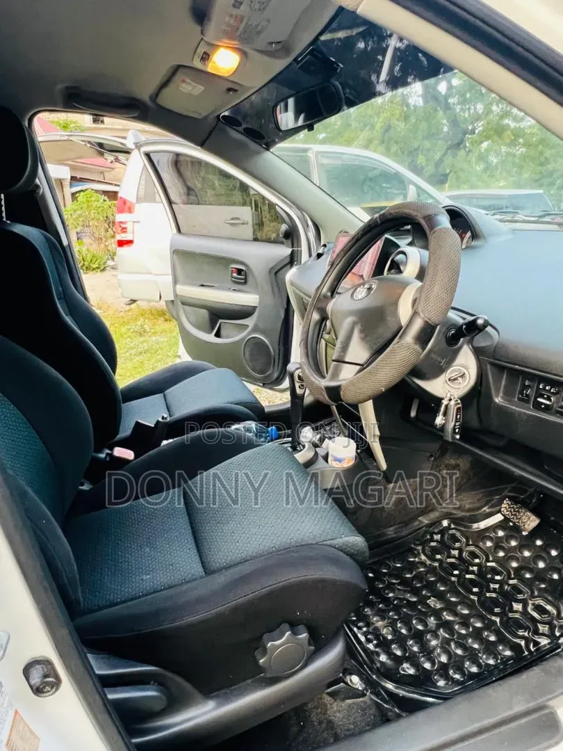Toyota IST 2005 White
