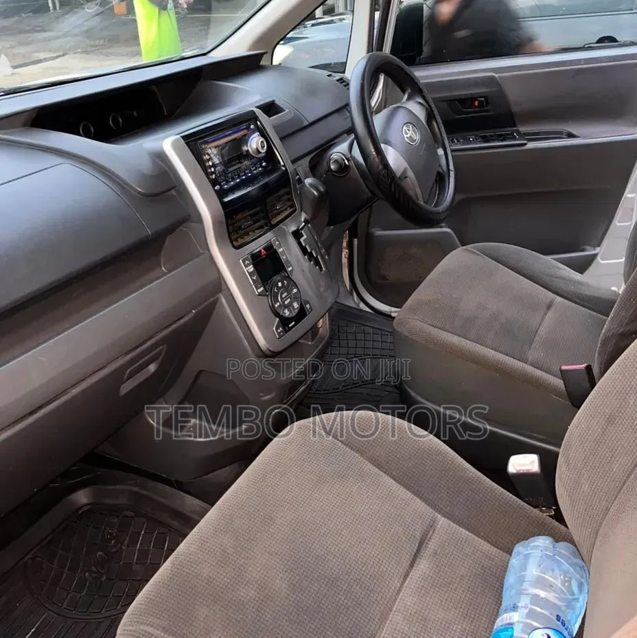Toyota Noah 2007 Silver