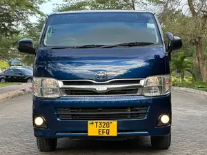 Toyota HiAce 2010 Blue