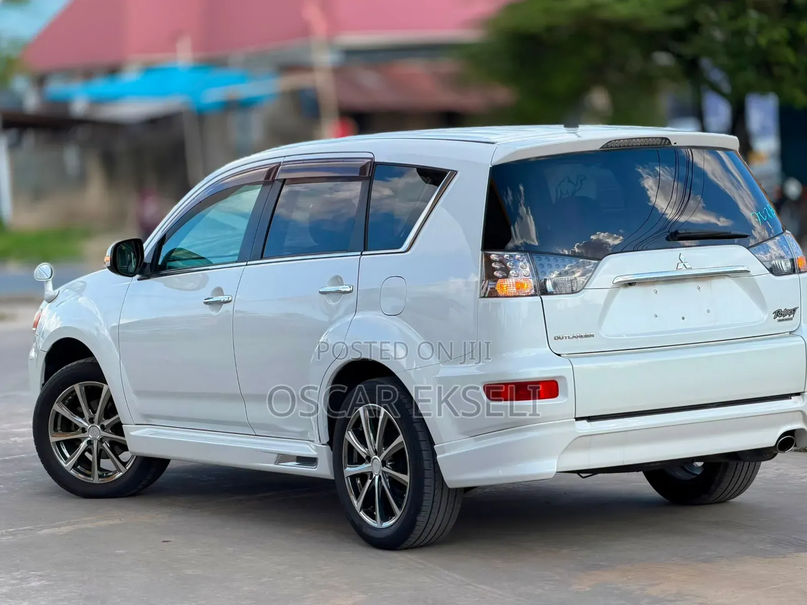 Mitsubishi Outlander 2011 White