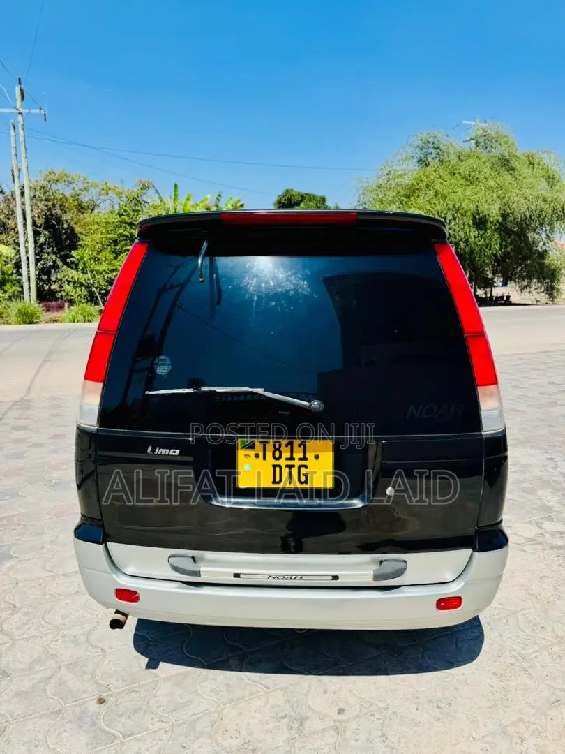 Toyota Noah 2.0 AWD (8 Seater) 2003 Black