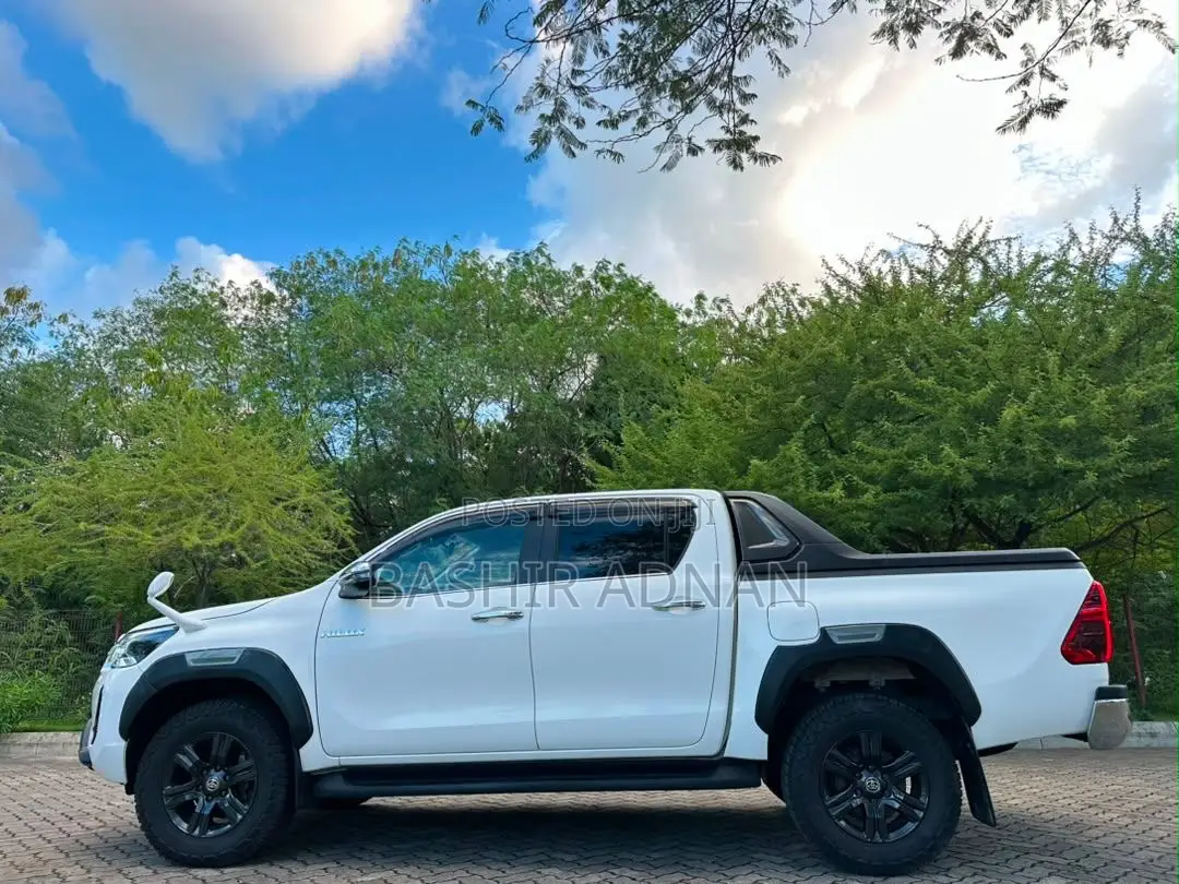 Toyota Hilux Revo Double Cab Deisel 2.4 RWD 2022 White