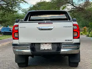 Toyota Hilux Revo Double Cab Deisel 2.4 RWD 2022 White