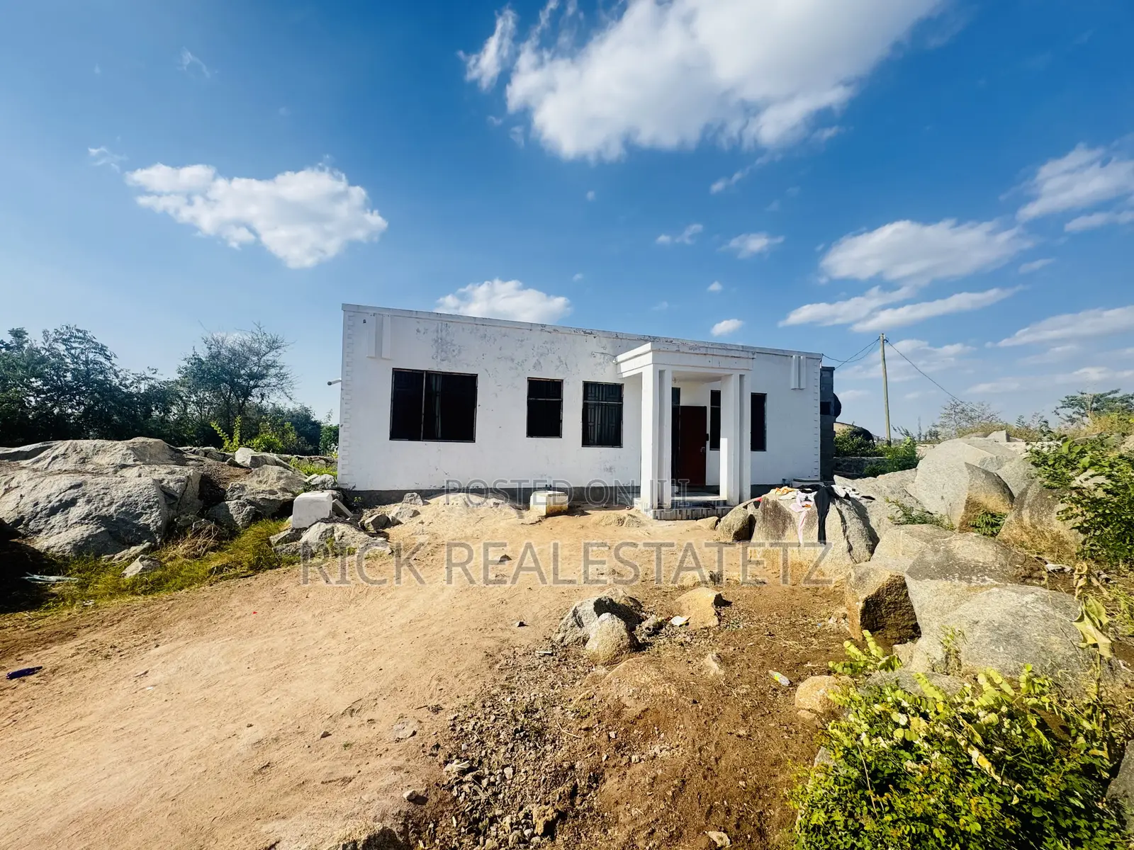 2bdrm House in Mkolani for sale