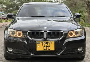 BMW 3 Series 320i RWD 2010 Black