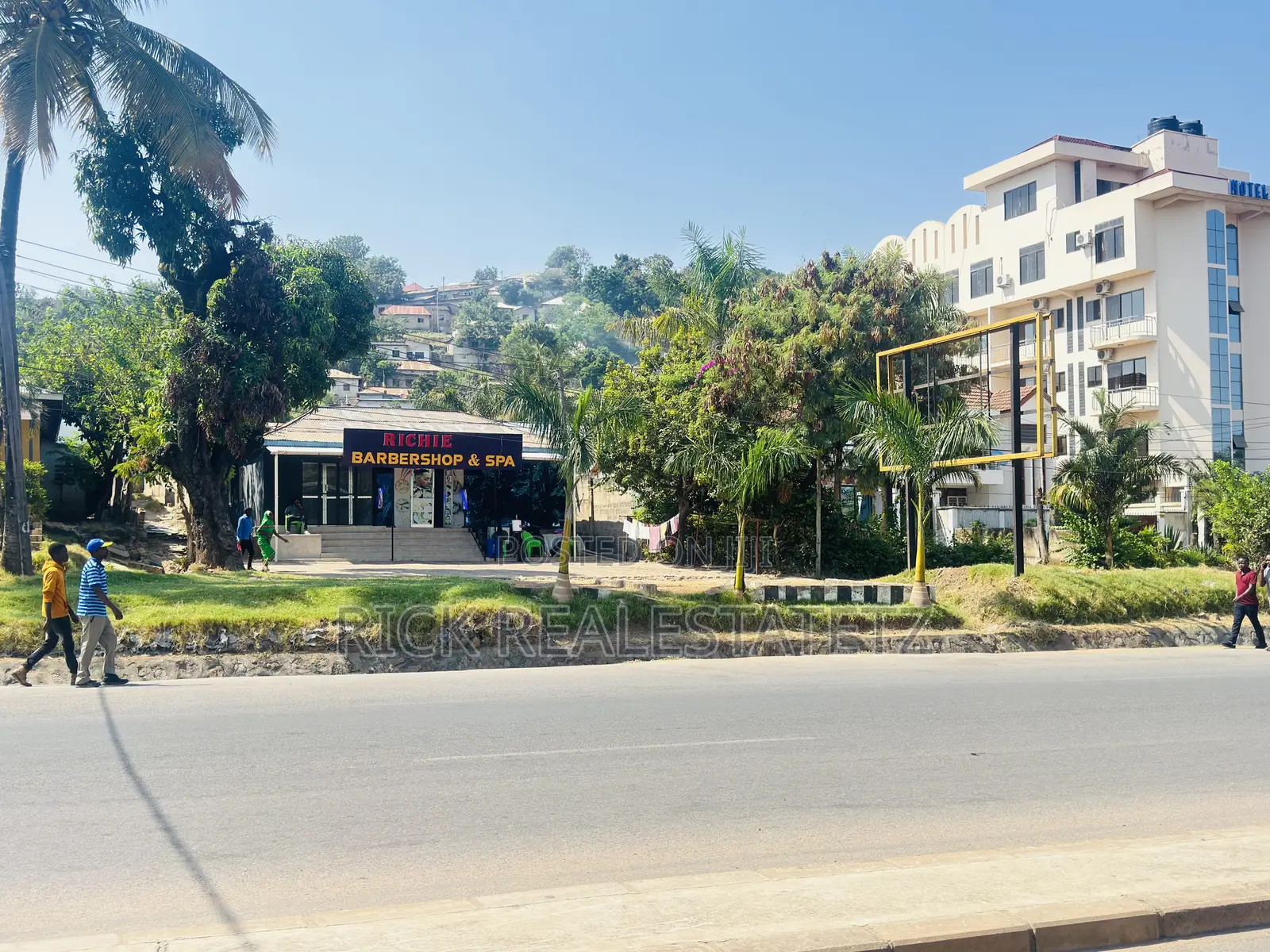Kiwanja Kinauzwa Misheni - Mwanza