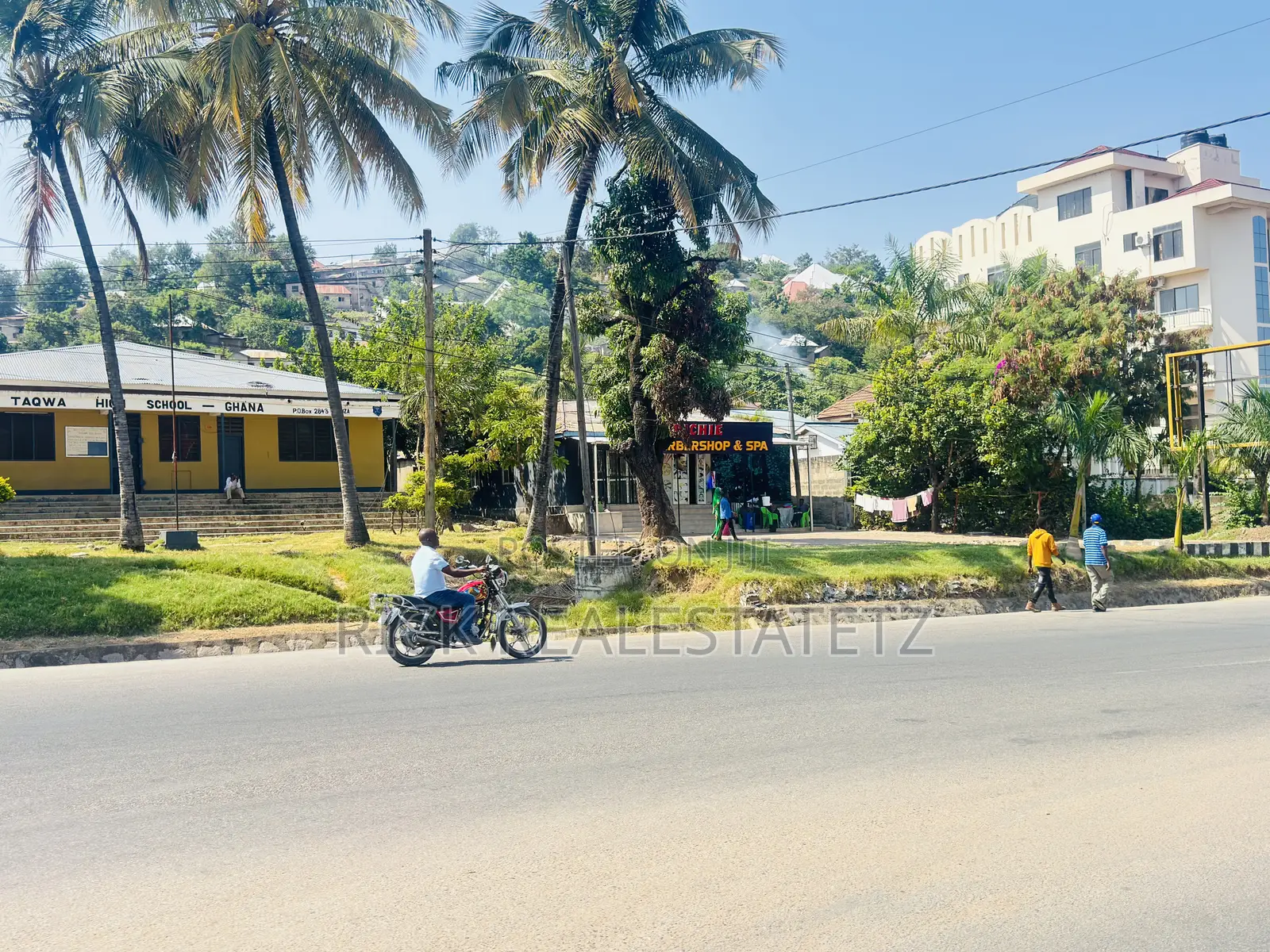 Kiwanja Kinauzwa Misheni - Mwanza