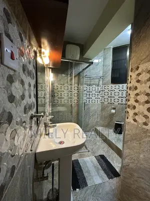 4bdrm Duplex in Apartment Upanga for sale