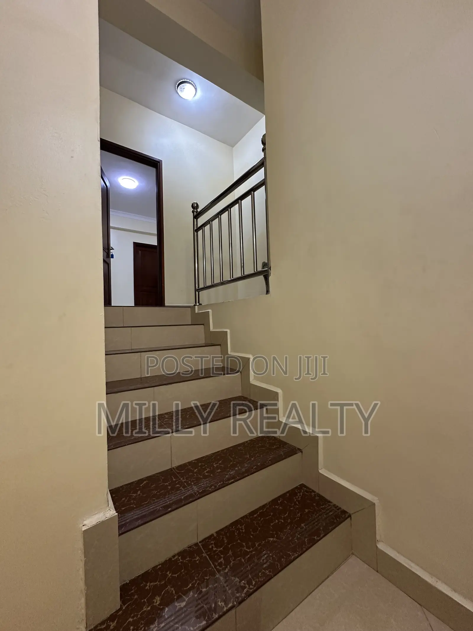 4bdrm Duplex in Apartment Upanga for sale