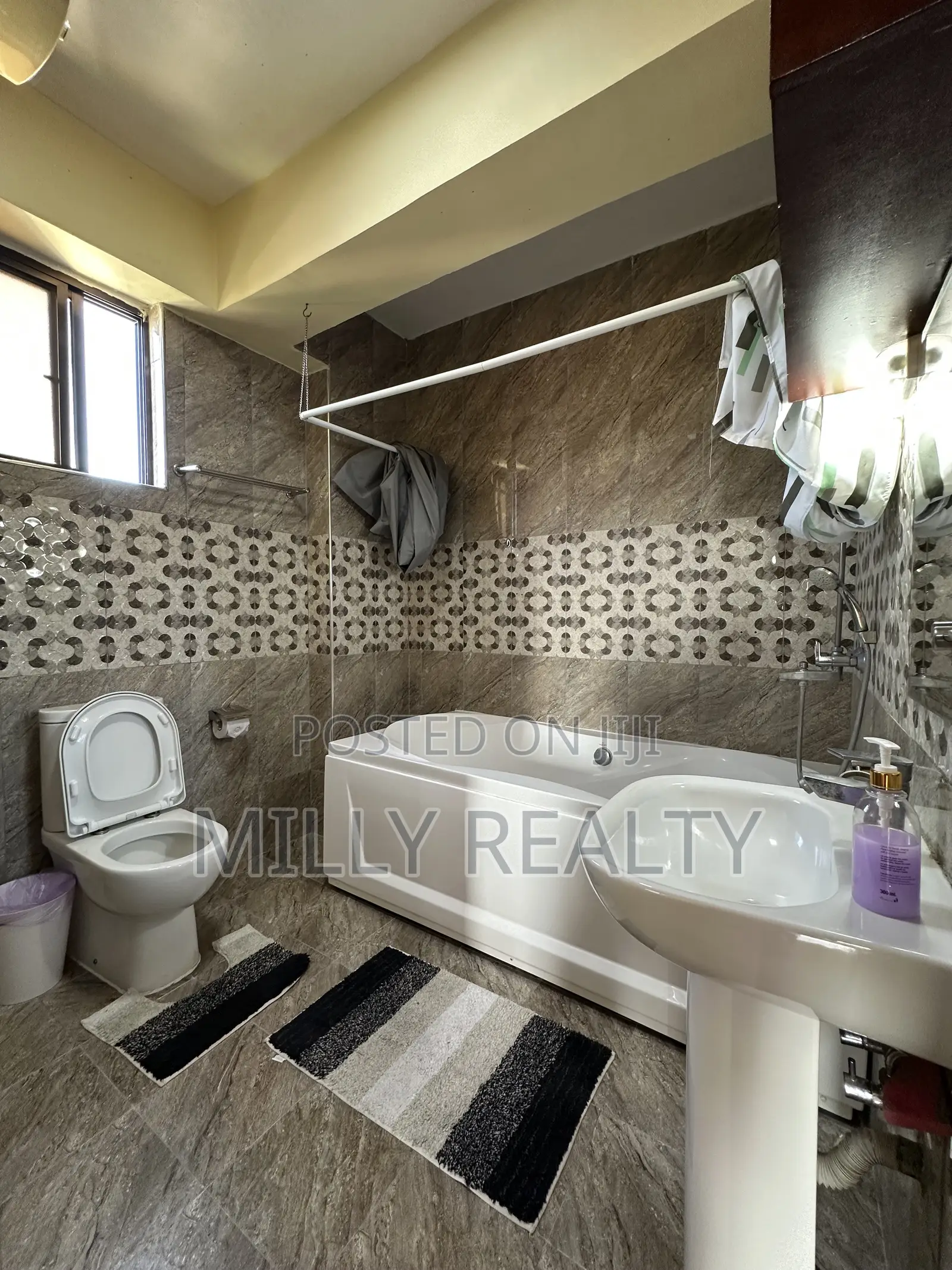 4bdrm Duplex in Apartment Upanga for sale