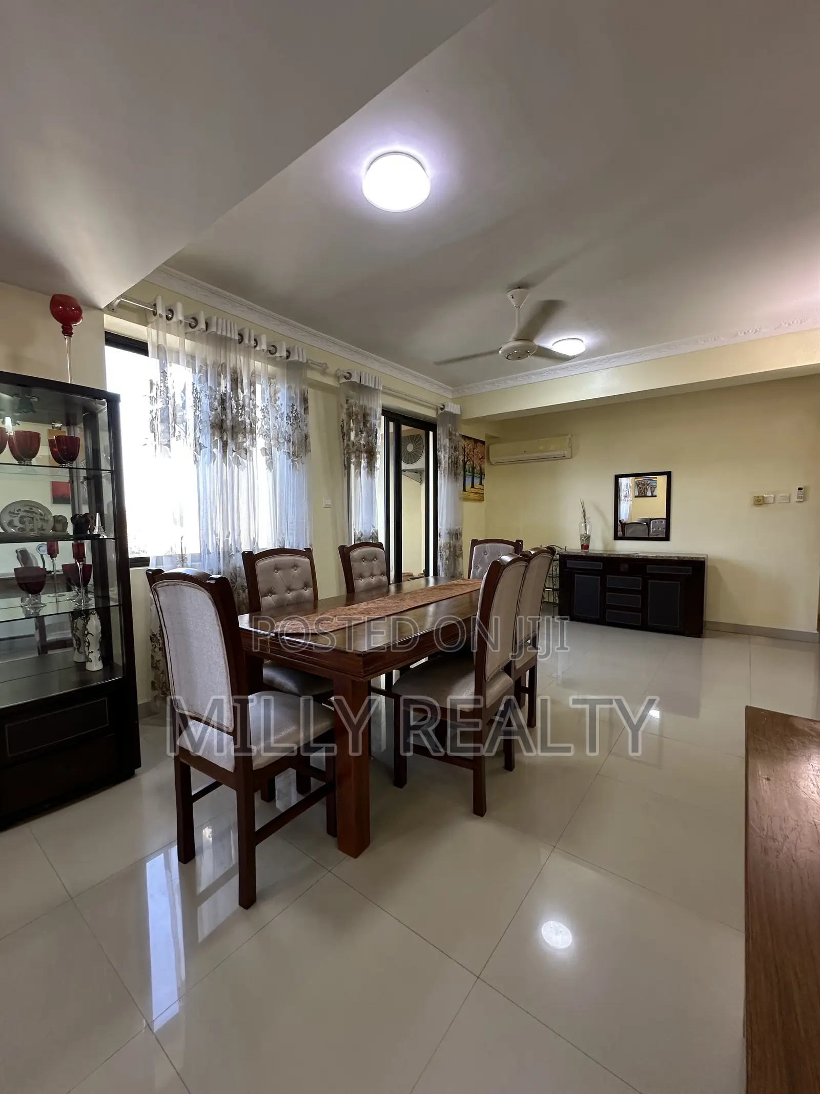 4bdrm Duplex in Apartment Upanga for sale