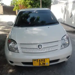 Toyota IST 2001 Pearl