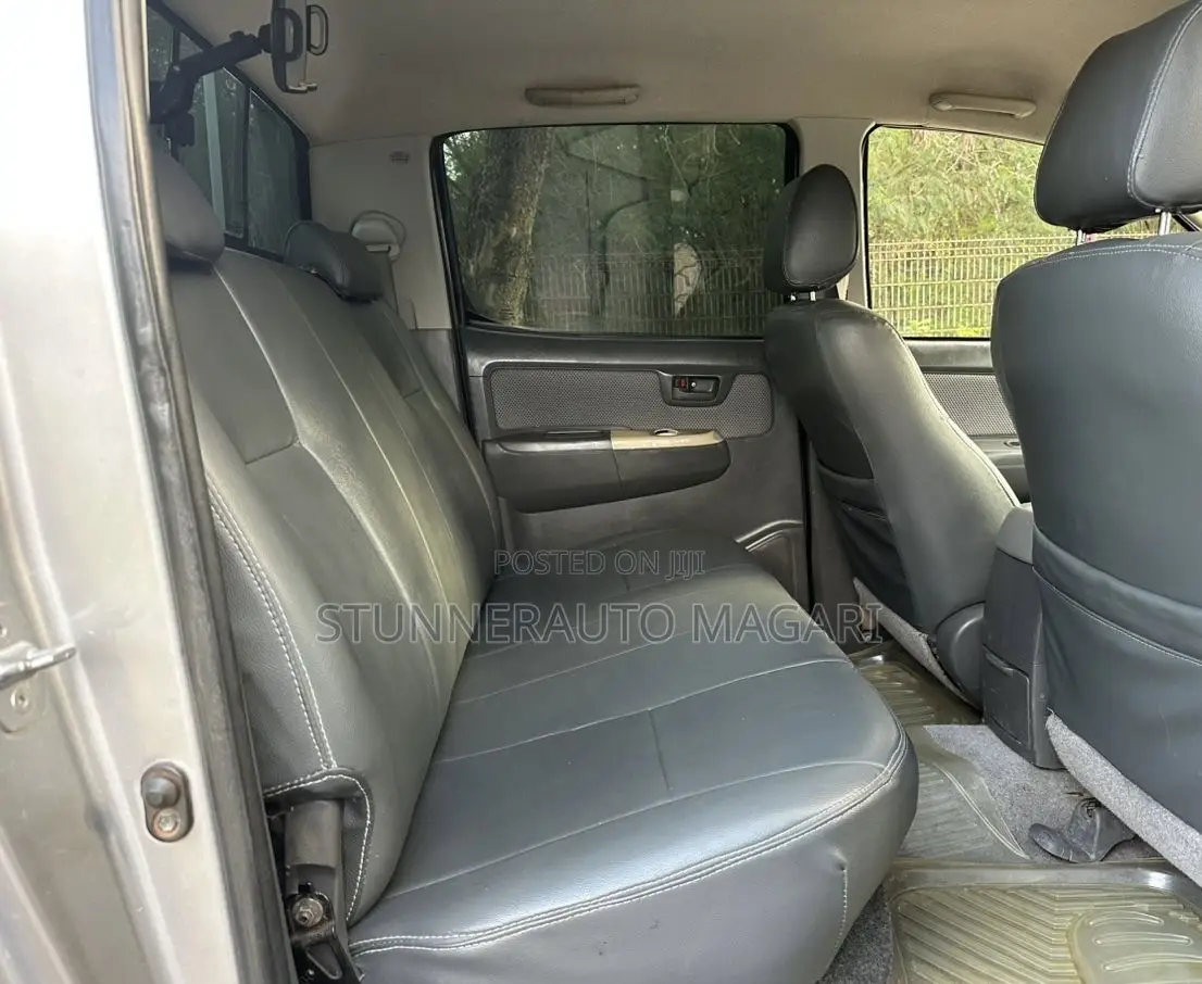 Toyota Hilux 2015 Gray