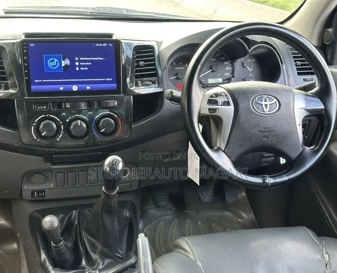 Toyota Hilux 2015 Gray