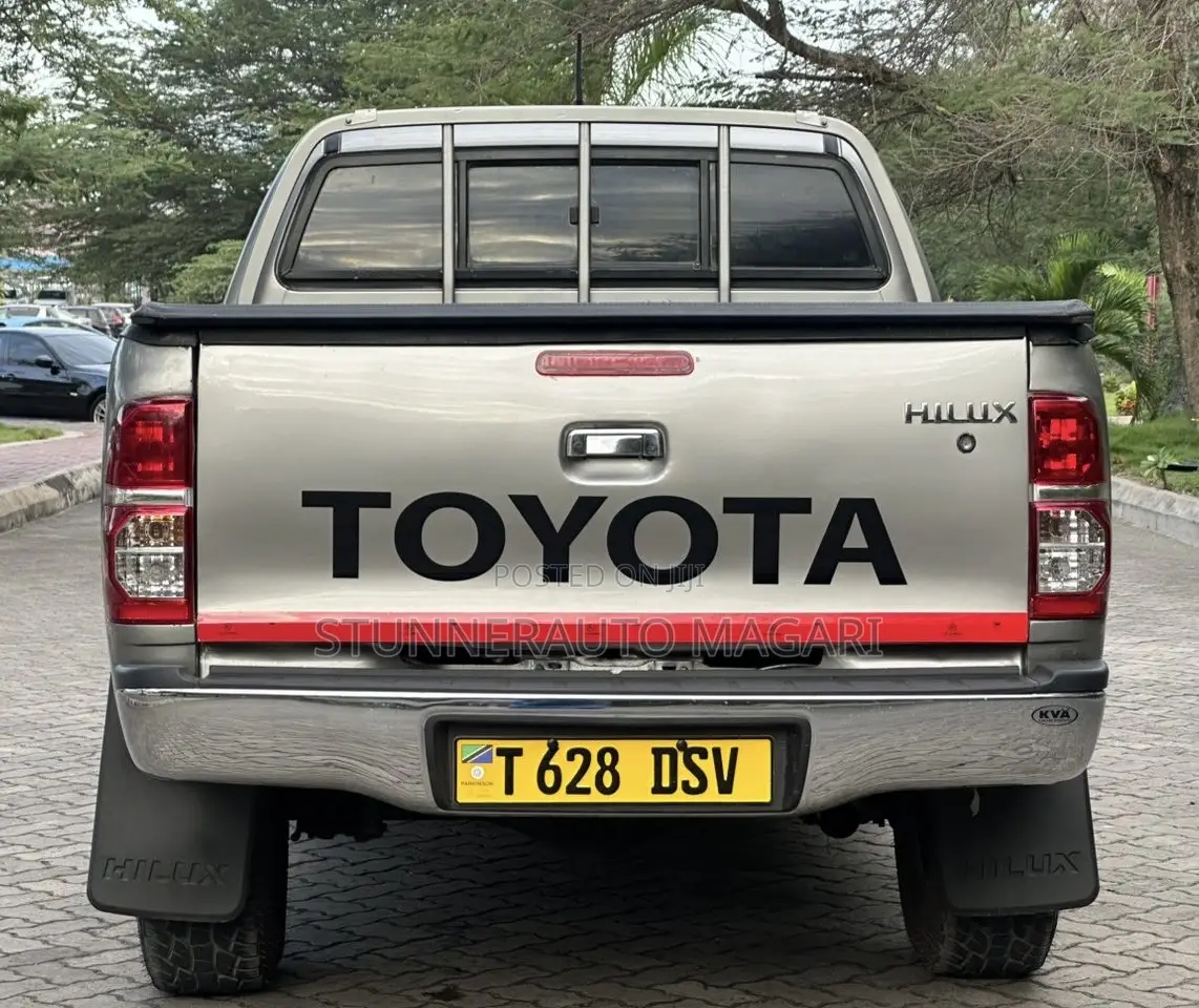 Toyota Hilux 2015 Gray