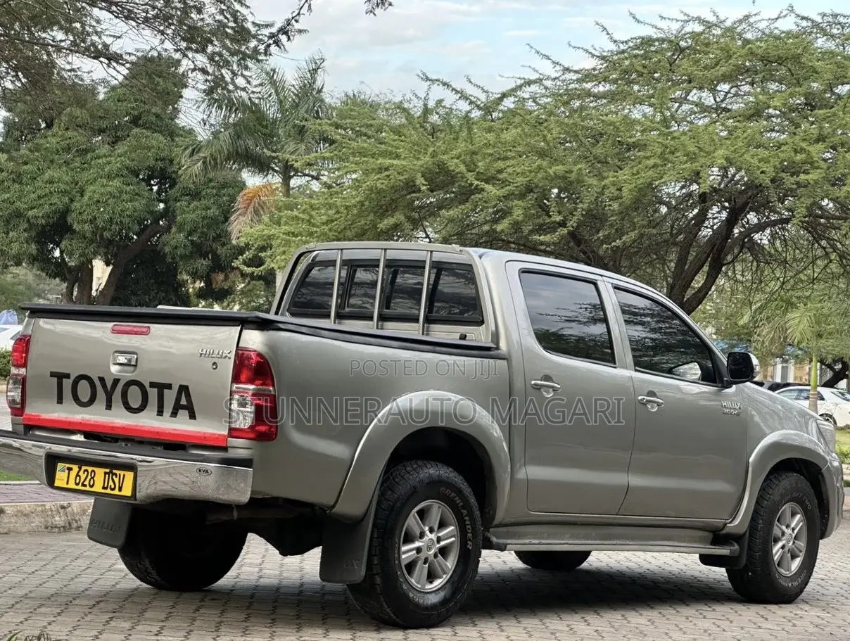 Toyota Hilux 2015 Gray