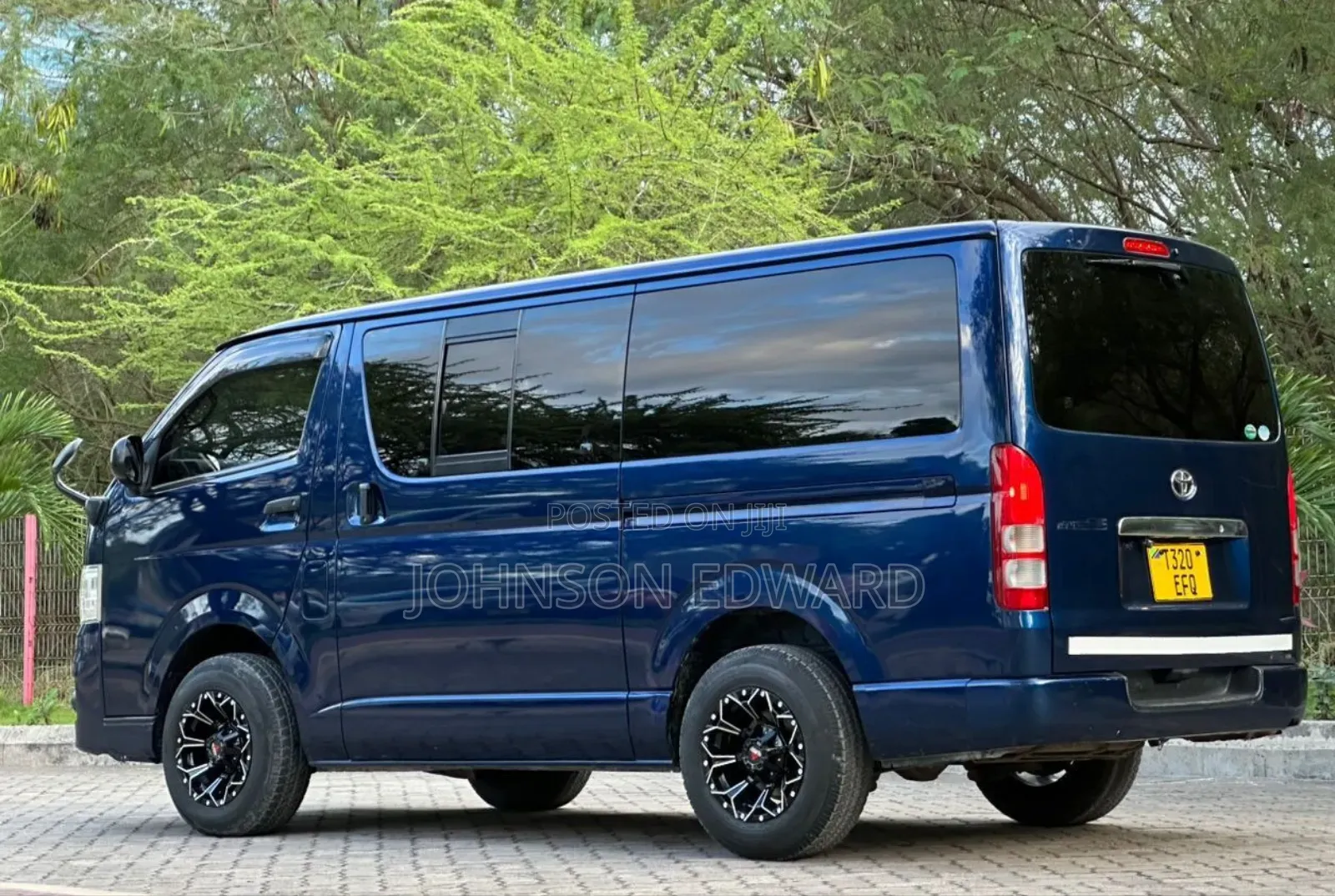 Toyota HiAce 2010 Blue