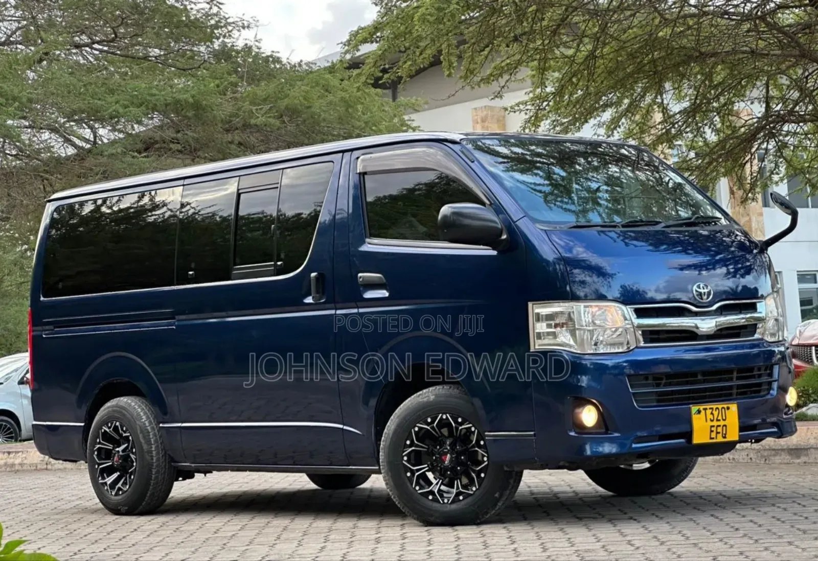 Toyota HiAce 2010 Blue