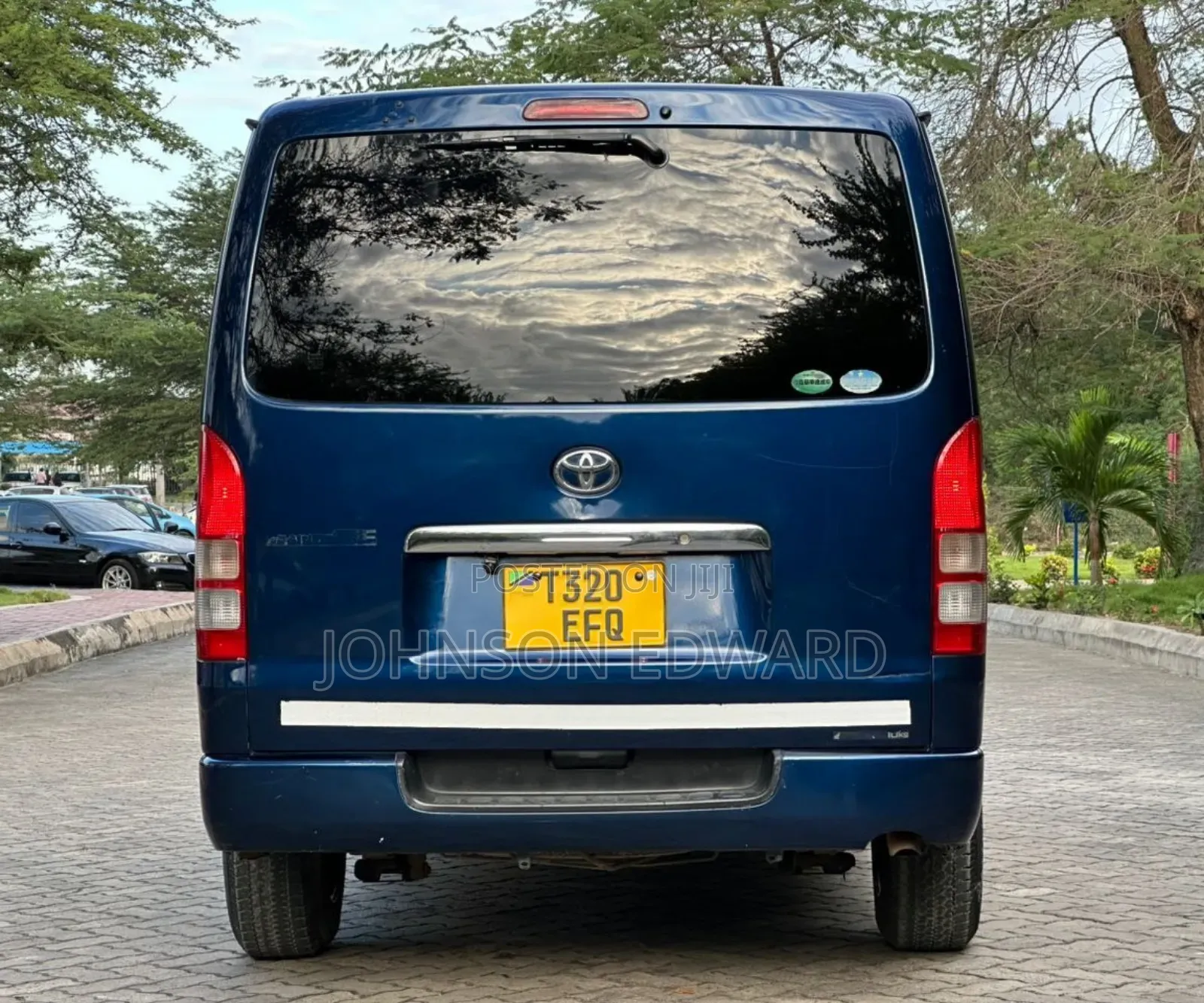 Toyota HiAce 2010 Blue