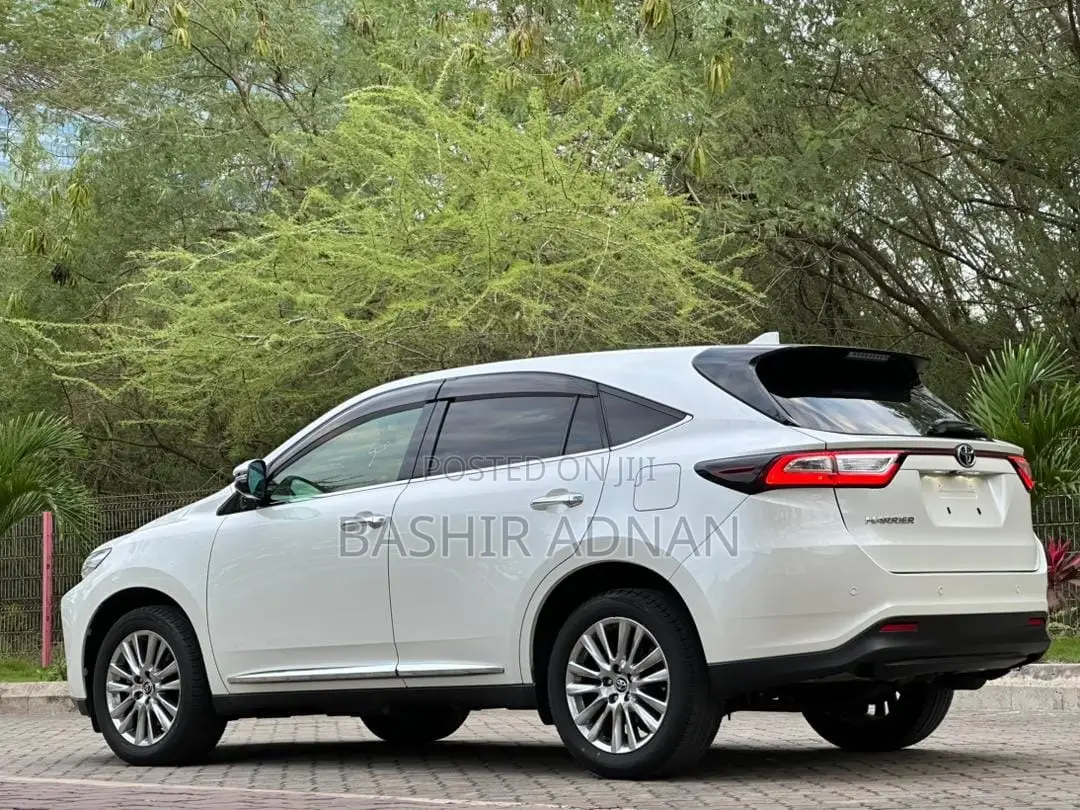 Toyota Harrier 2.0 2017 White
