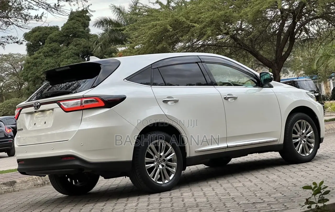 Toyota Harrier 2.0 2017 White