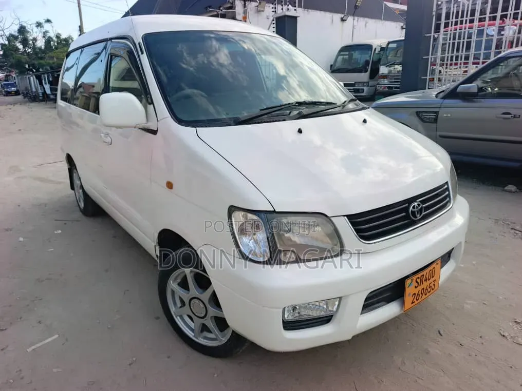 Toyota Noah 2003 White