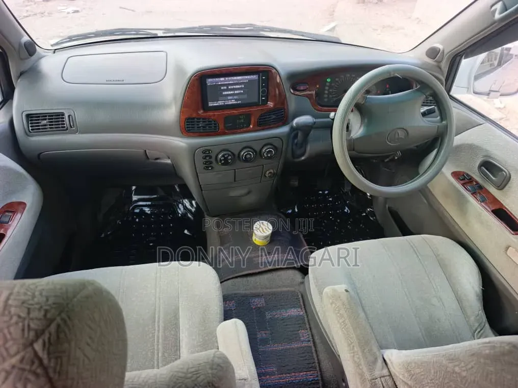 Toyota Noah 2003 White