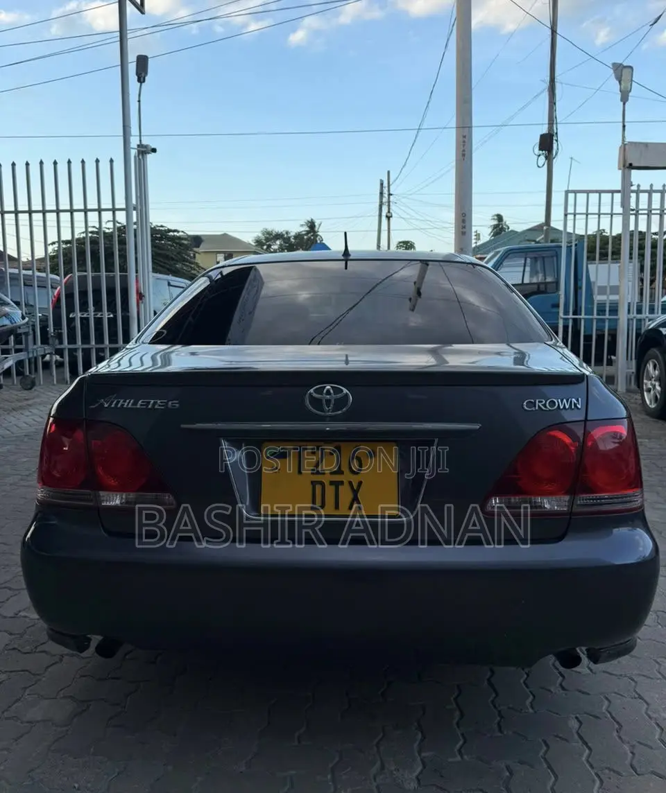 Toyota Crown 2005 Gray